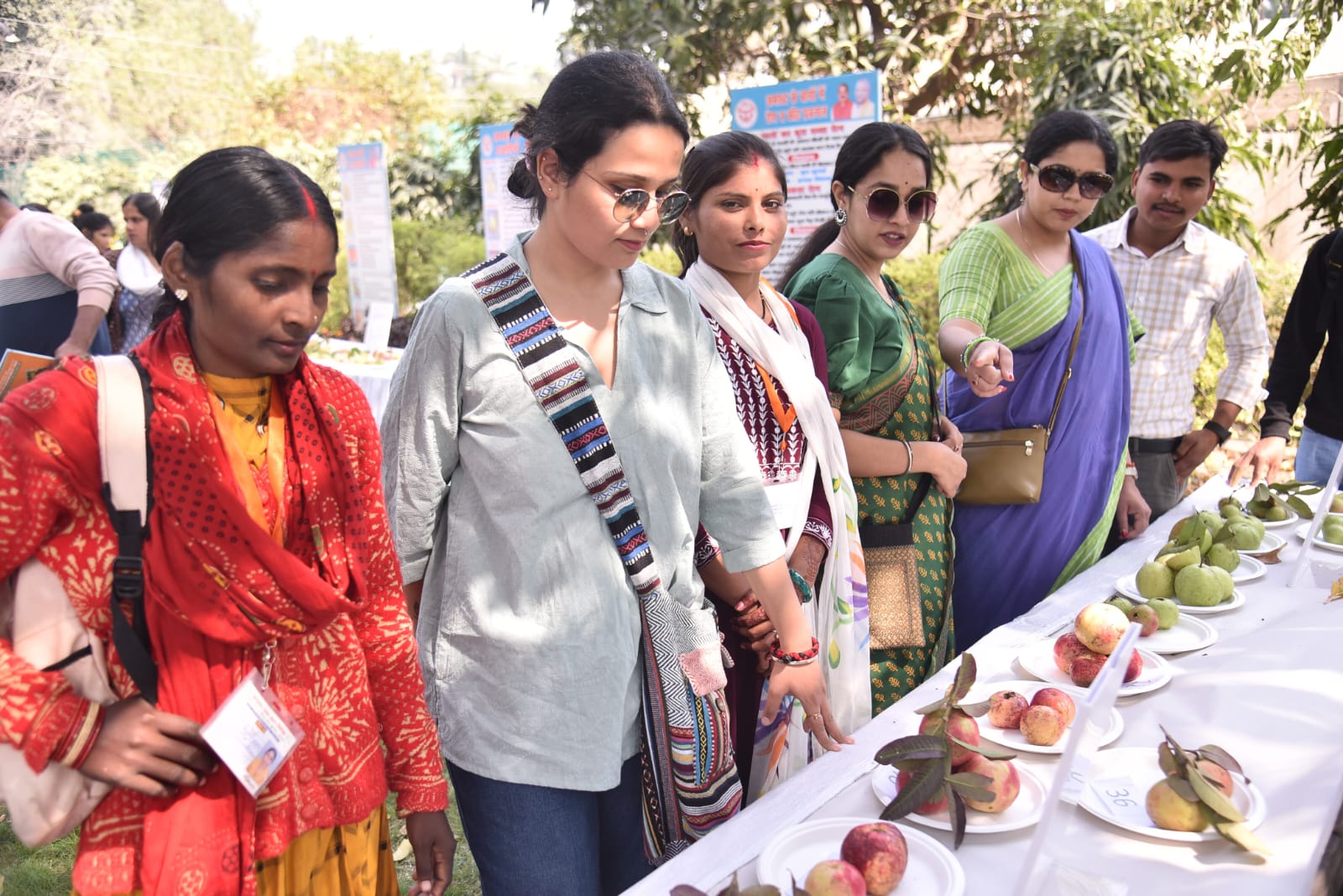 Guava exhibition held at Mahakumbh