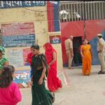 भैया दूज पर बस्ती जेल में उमड़ी रौनक, बहनों ने निभाई परंपरा