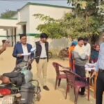 SIR प्रकिया में लापरवाही पड़ भड़के एसडीएम सदर, बूथों का निरीक्षण करने पहुंचे थे एडीएम व अन्य अधिकारी