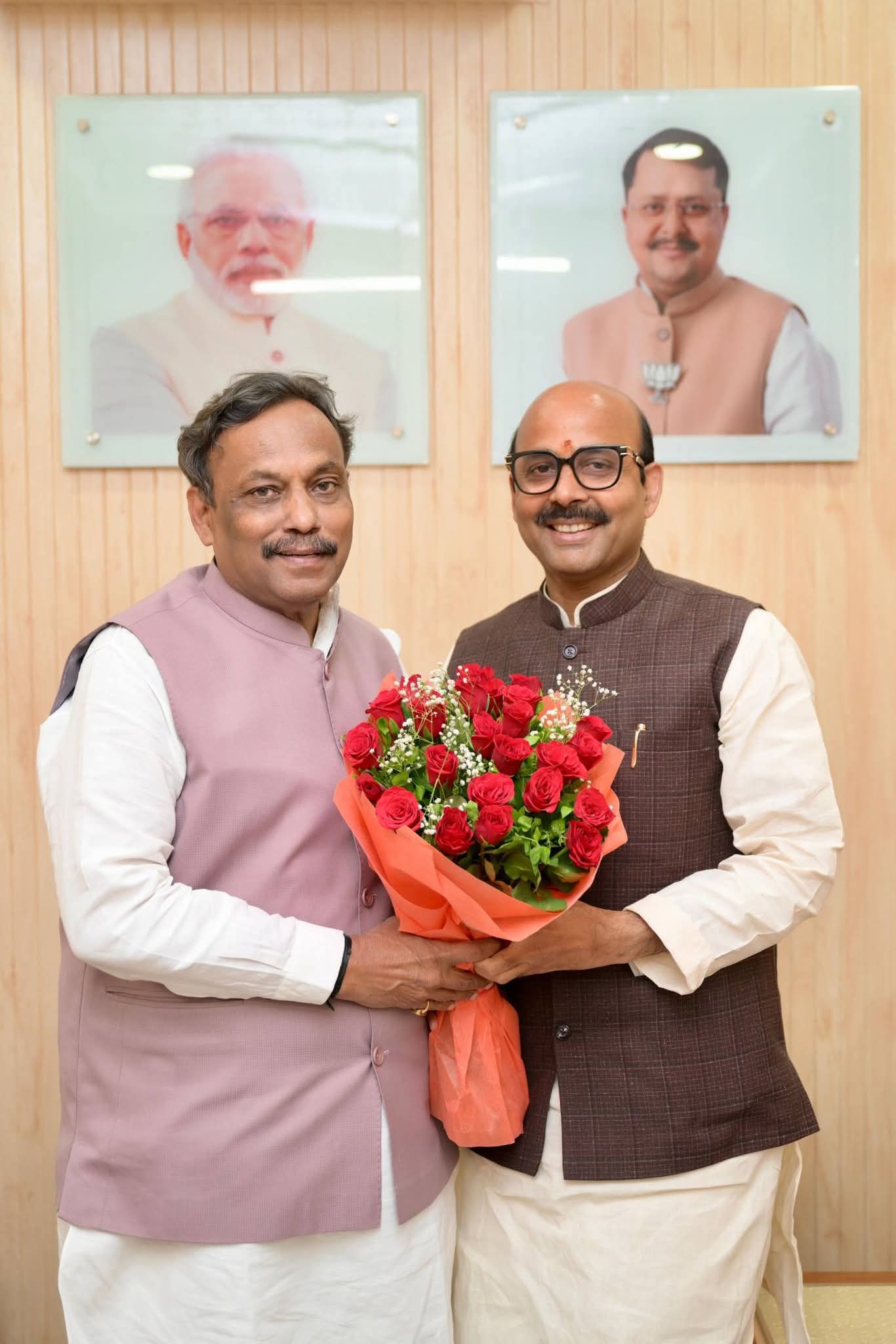 लखनऊ में बीजेपी की सियासी हलचल तेज, राष्ट्रीय महासचिव विनोद तावड़े ने कई वरिष्ठ नेताओं से की  मुलाकात